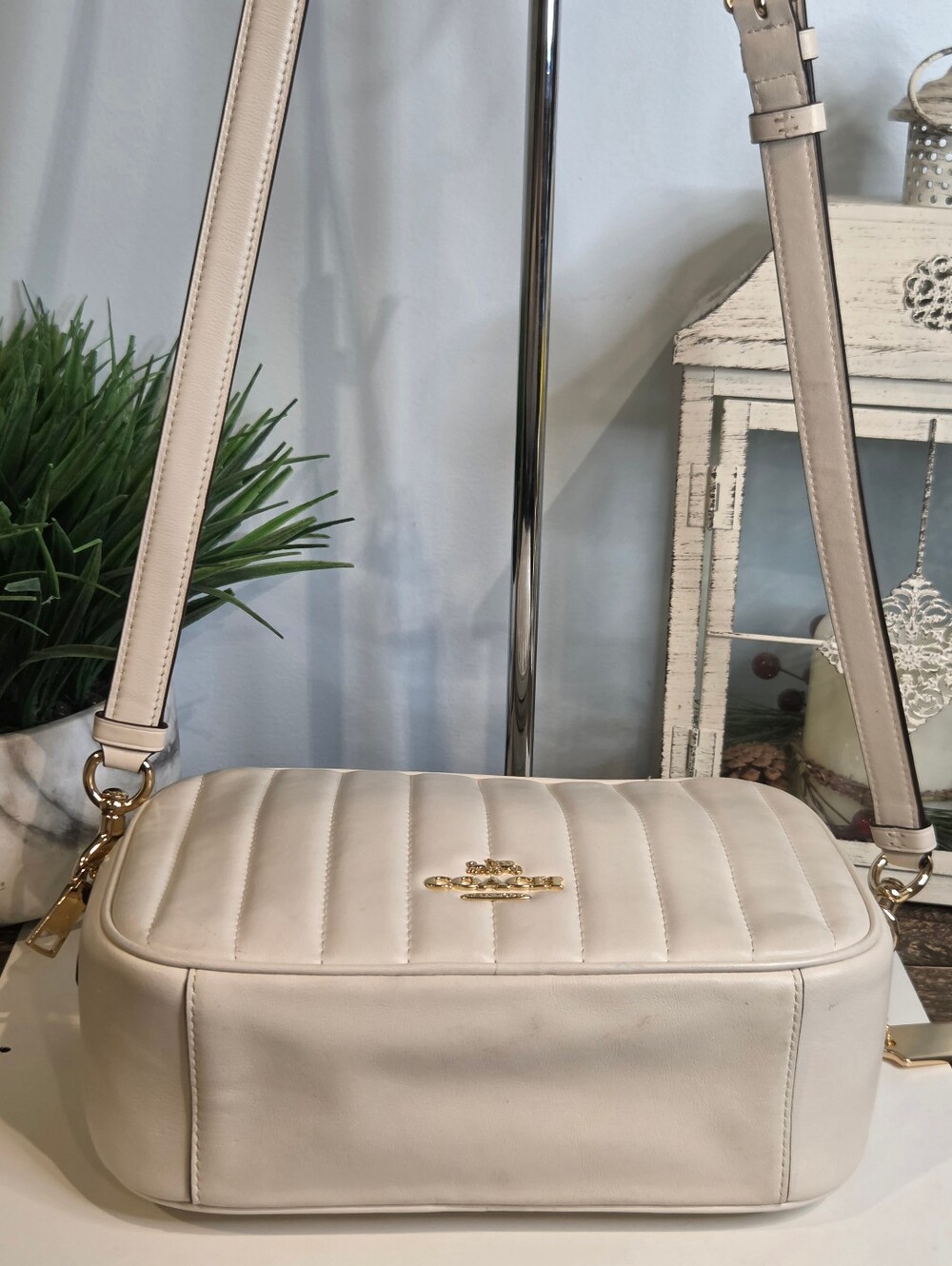 Coach Jes Crossbody Quilted Leather Camera Bag Chalk White & Gold. - Picture 5 of 16